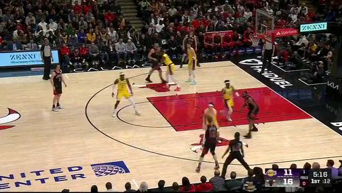 最后12秒9分！詹姆斯致命失误 基迪中场逆天压哨三分绝杀湖人