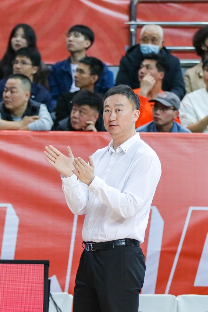 刘维伟:广厦经历20多年沉淀拿到这总冠军很不容易 值得我们学习
